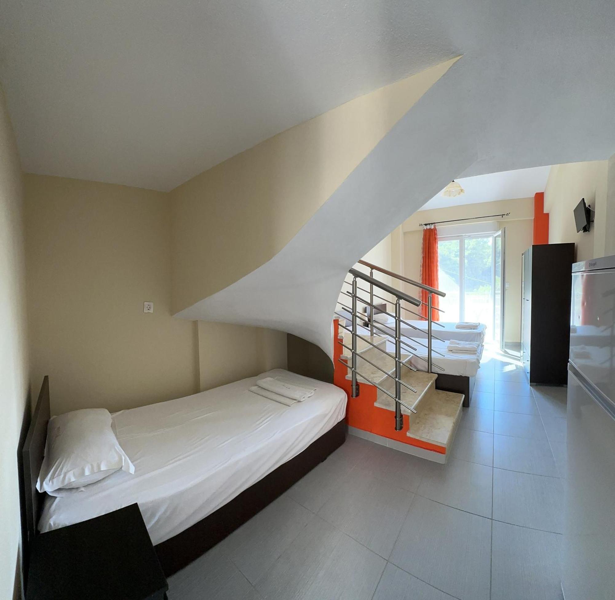 Rooms Elena Nea Poteidaia Esterno foto